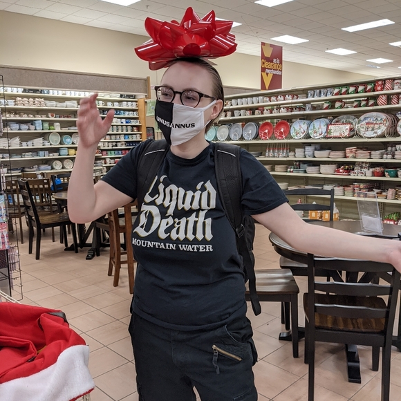 Meet your Posher, Iris - Picture 2 of 16